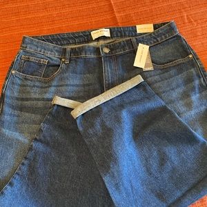 Lane Bryant mid rise signature fit boyfriend Capri jeans. BNWT Dark wash size 14
